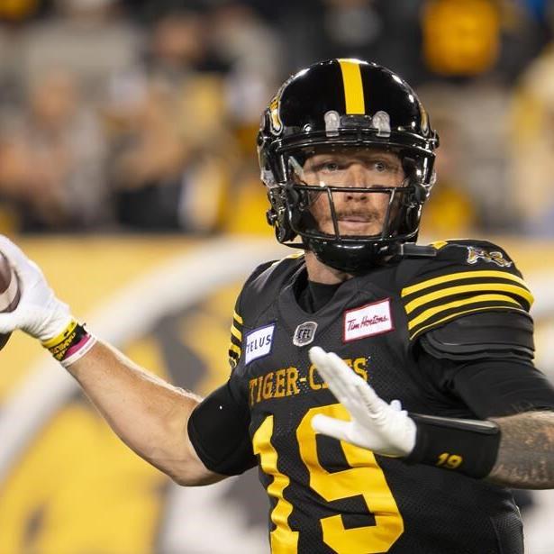 Veteran quarterback Bo Levi Mitchell takes pay cut to remain with Tiger-Cats